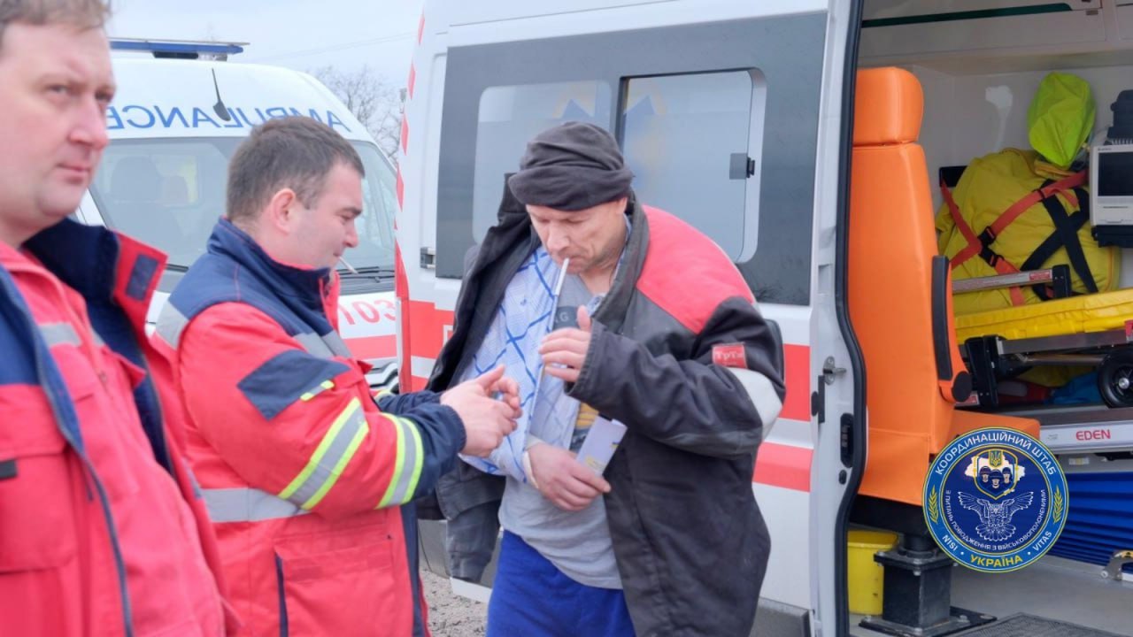 Україна повернула додому ще 12 полонених, серед них важкопоранені