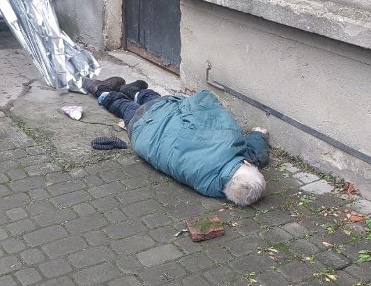 В Івано-Франківську на вулиці знайшли мертвого чоловіка: що сталося (фото)