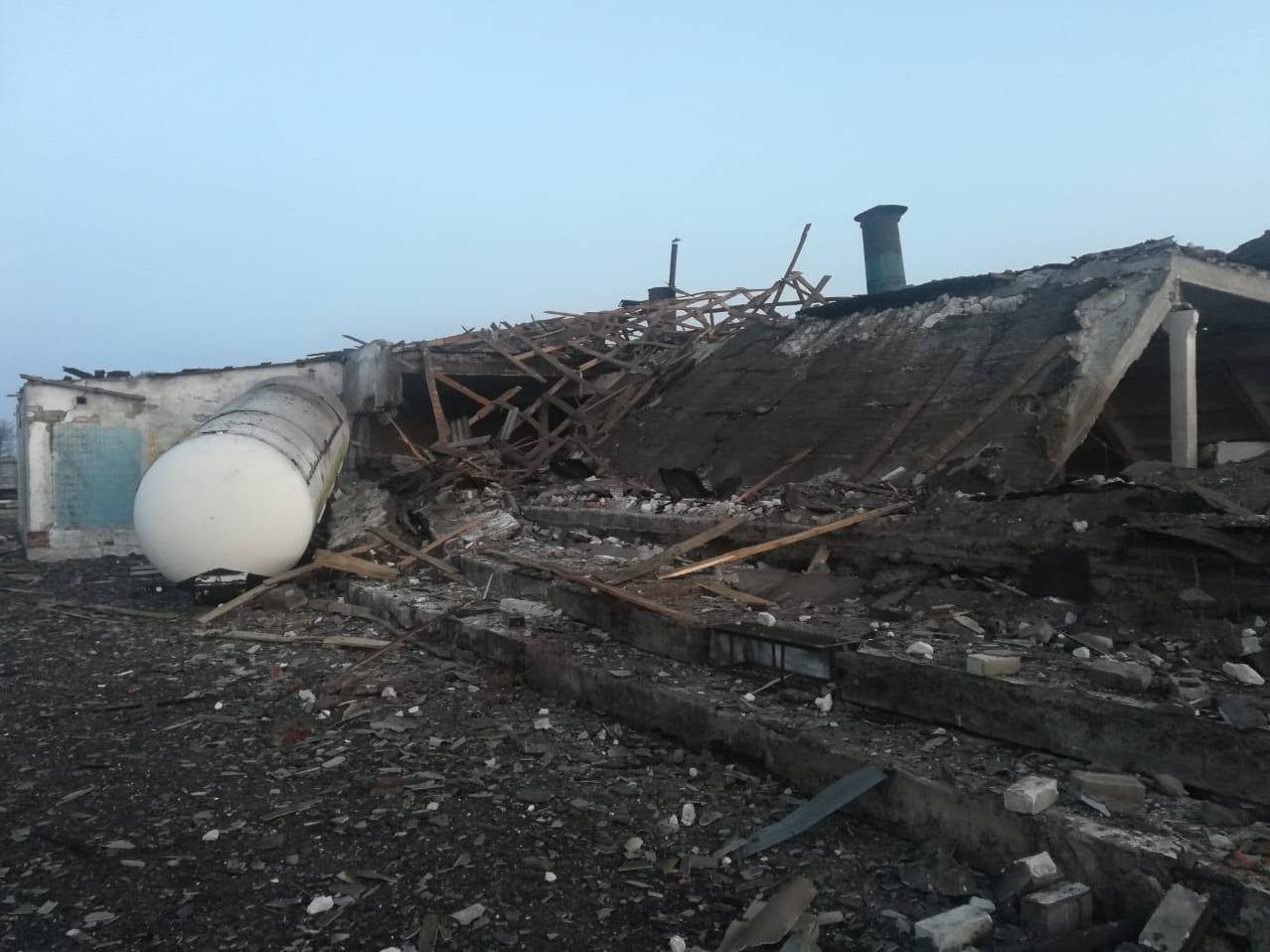 Ракетні удари на Дніпропетровщині: вщент зруйнована птахофабрика
