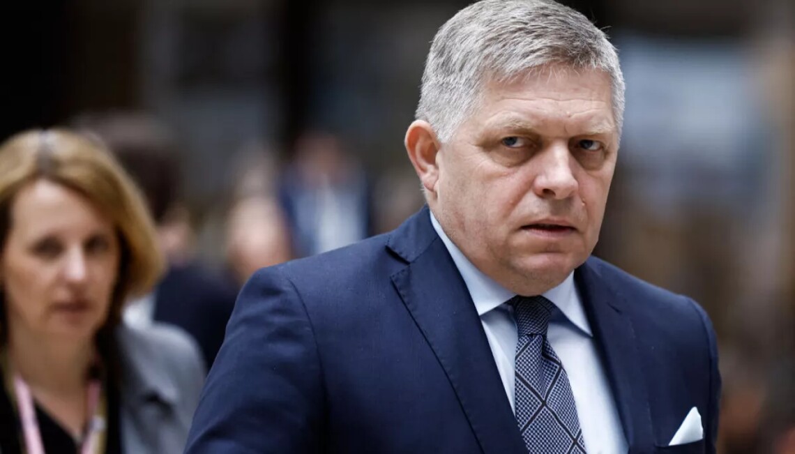 У МЗС розкритикували намір Фіцо поїхати до путіна на парад