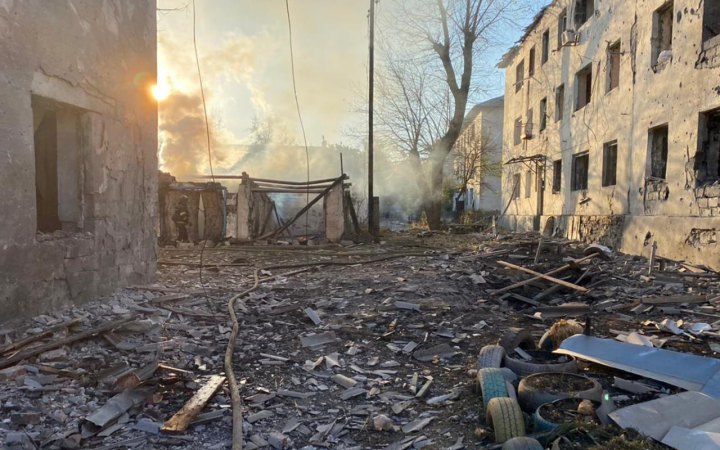Росіяни двічі за добу обстріляли Мирноград на Донеччині. Двоє людей загинуло