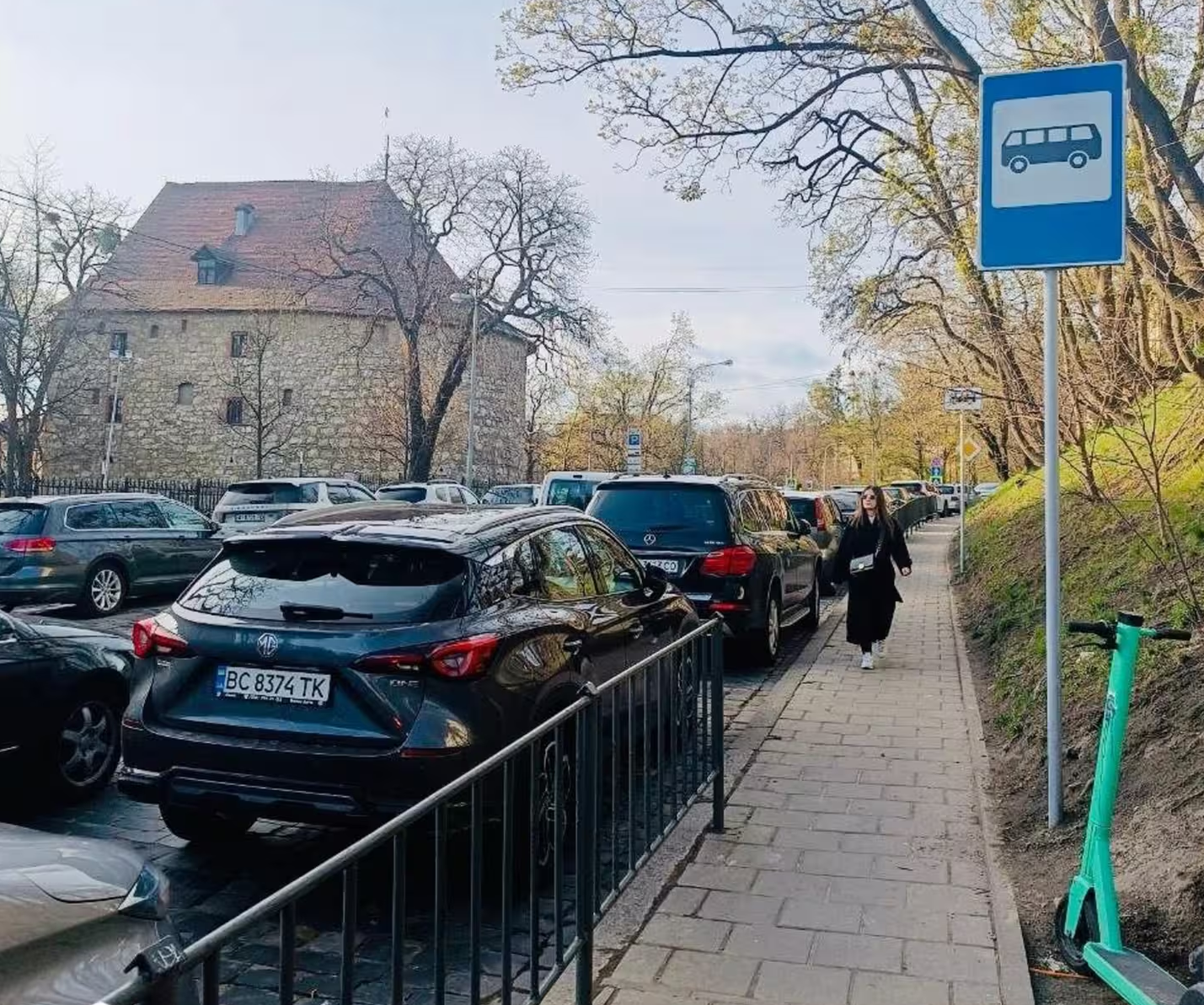 У центрі Львова з'явилася нова зупинка громадського транспорту