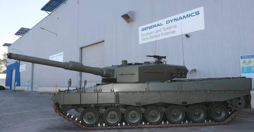 Іспанія відправила в Україну нову партію Leopard 2 і БТРів