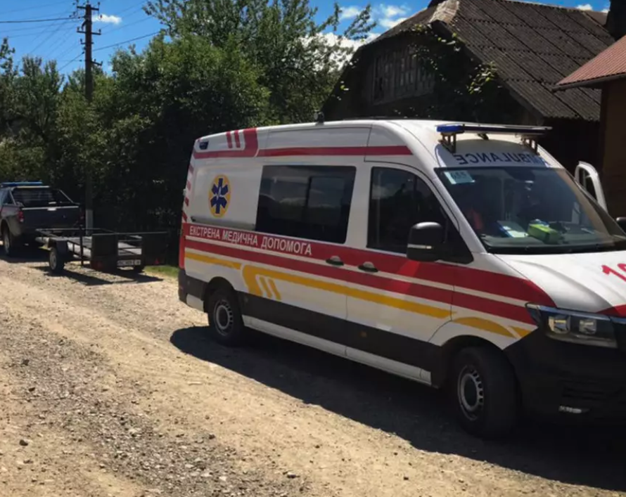 Аварія на Рахівщині: двоє дітей на дитячому мотоциклі потрапили під колеса авто