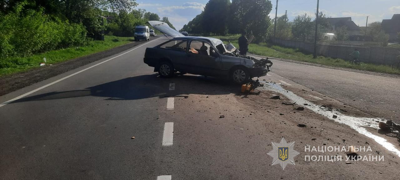 На Волині авто протаранило маршрутку з пасажирами: фото з автотрощі
