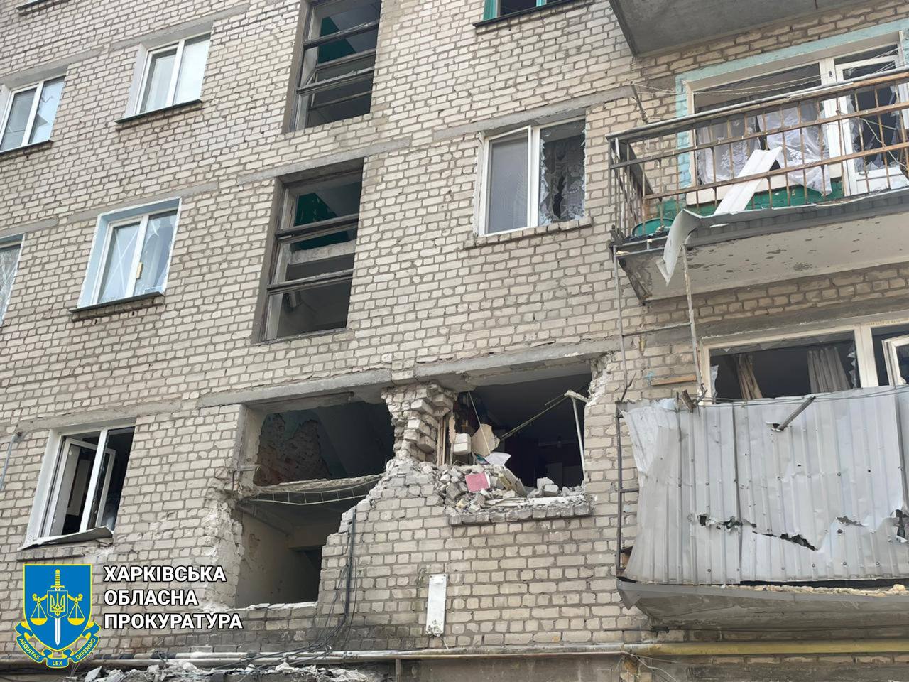 Росіяни атакували Куп’янськ на Харківщині. Влучили у п’ятиповерхівку