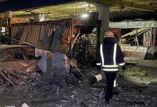 Нічна атака на Дніпро: зруйновано транспортний об'єкт, є поранені