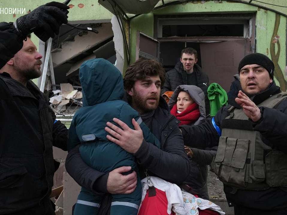 Бомбардування пологового будинку в Маріуполі: троє загинули, серед них одна дитина