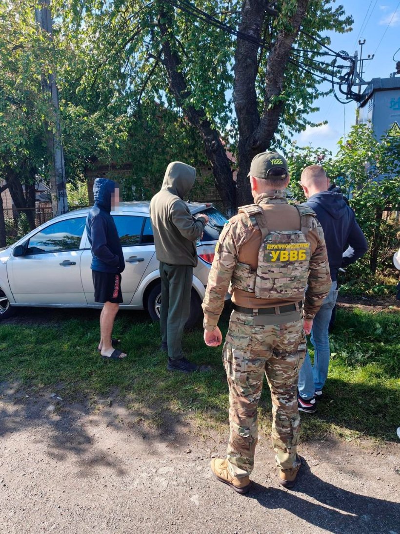 На Волині продавали гуманітарні авто для ЗСУ