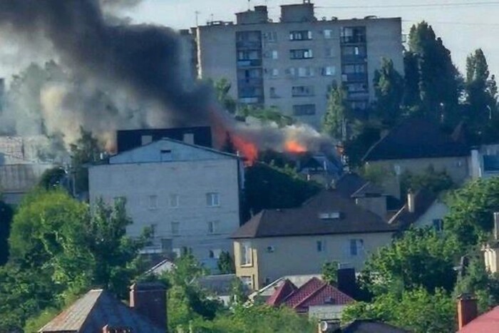 У російському Волгограді масштабна пожежа у військовій частині