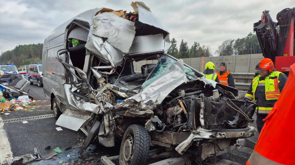 Смертельна автотроща автобуса з українцями в Австрії: відомі нові деталі