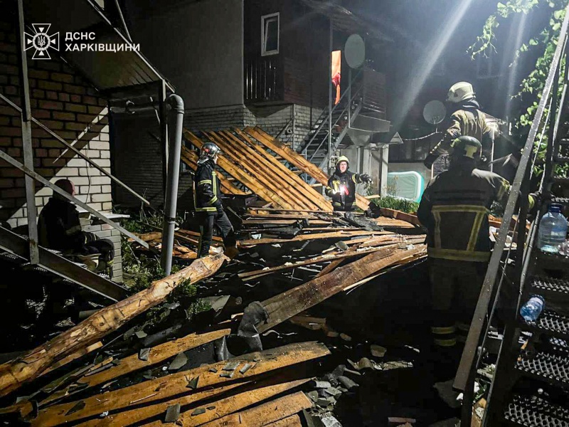У Харкові під час буревію дерево вбило жінку (фото)