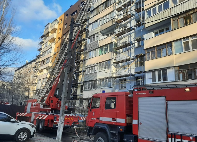 Сьогодні у Дніпрі та Одесі майже одночасно загорілися багатоповерхівки