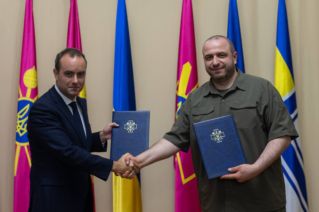 Франція вироблятиме та купуватиме зброю для України