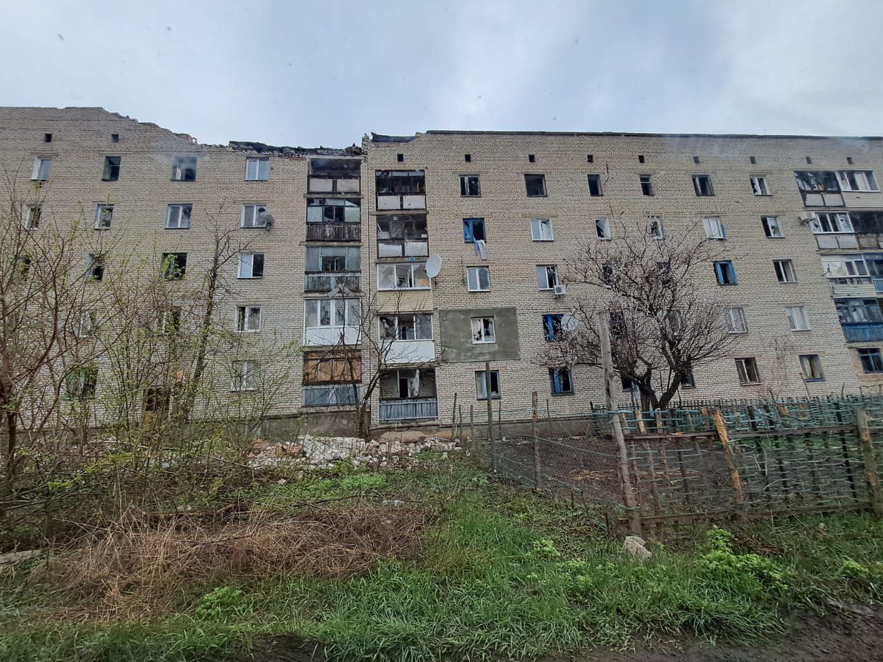 Уночі росіяни обстріляли житловий масив Слов'янська: є руйнування