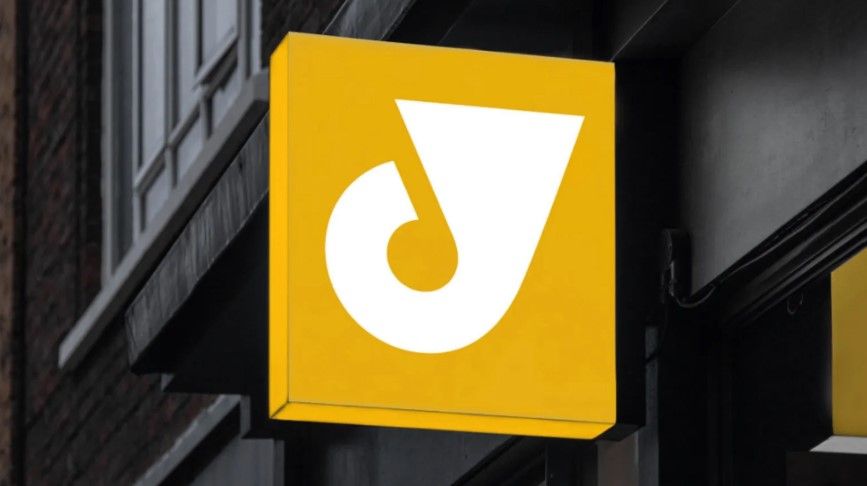 Укрпошта потрапила у скандал через сексуалізацію дітей