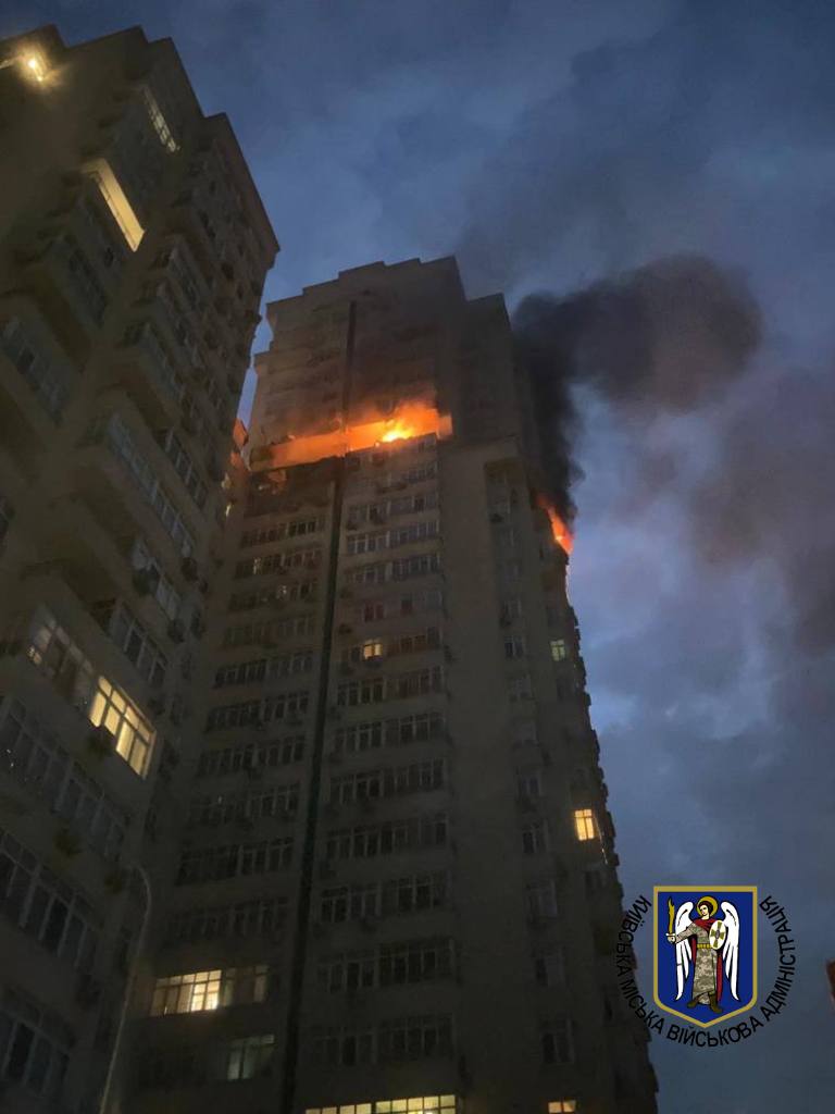 Росія вночі атакувала Київ. Пошкоджено багатоповерхівку, є загиблі