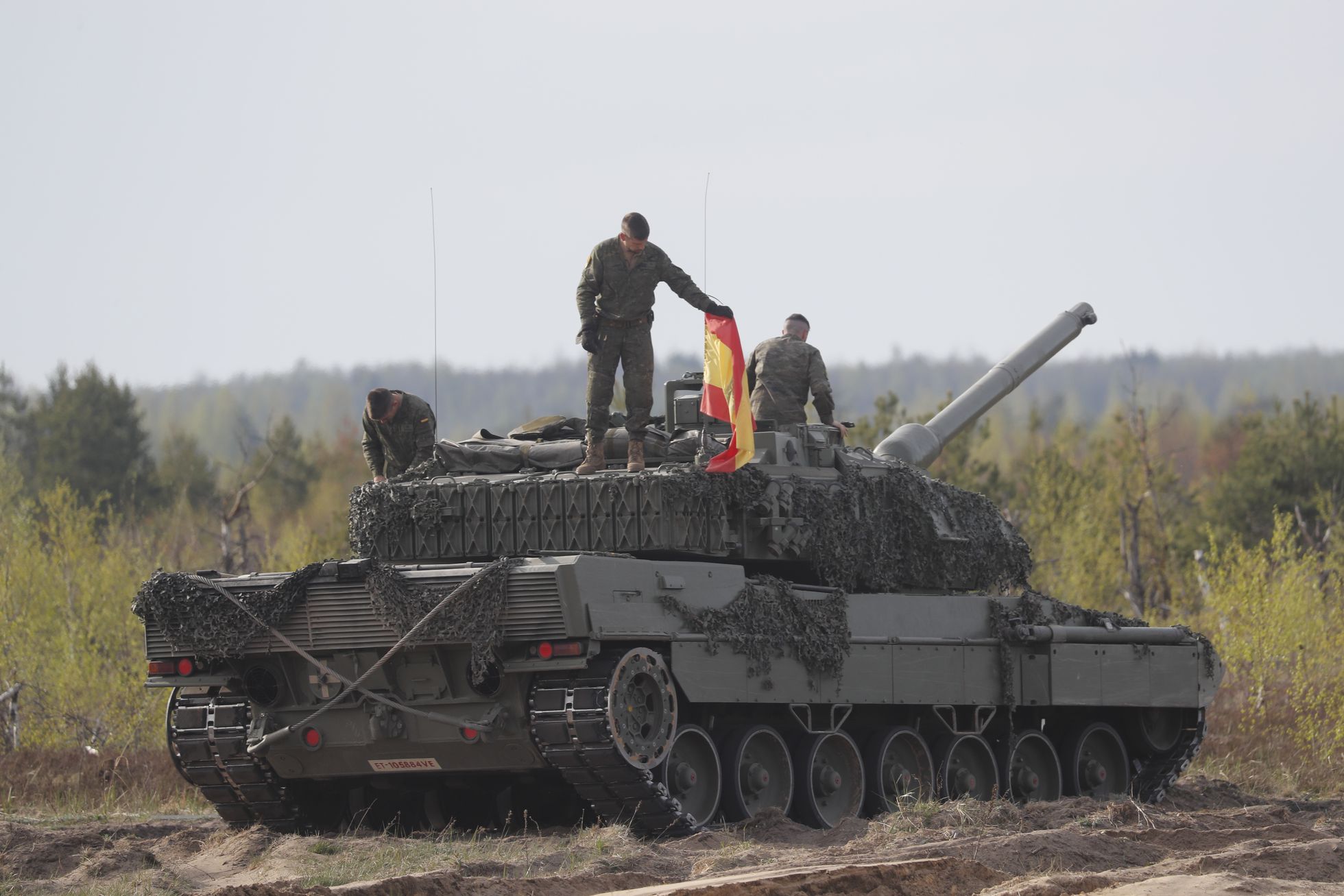 Нові Леопарди їдуть в Україну з Іспанії