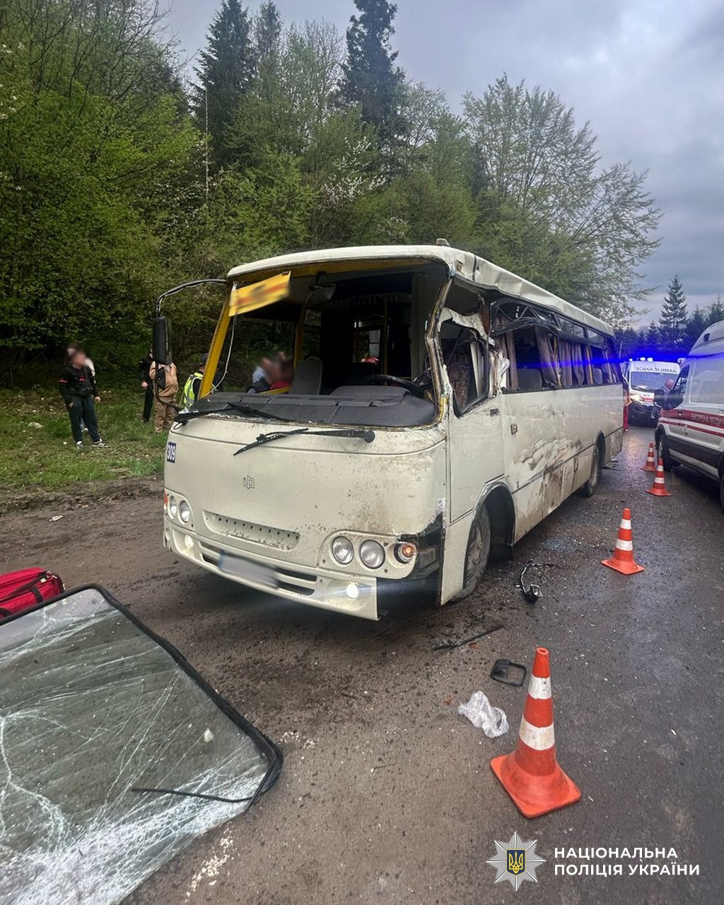 На Львівщині вантажівка врізалась у рейсовий автобус: загинула 12-річна дівчинка