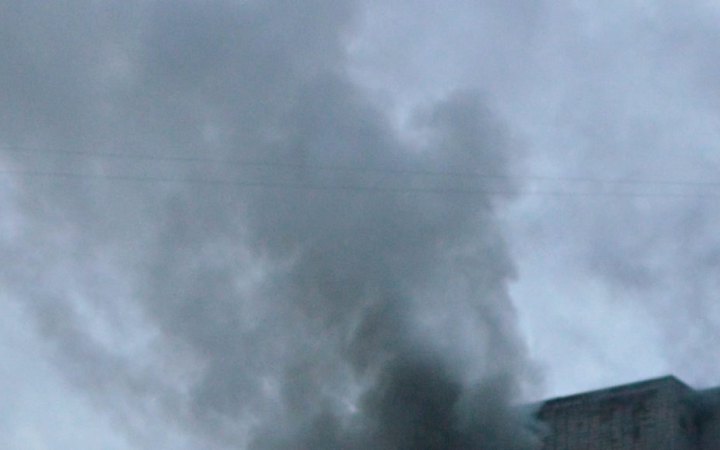 «Щільно обстрілюють центр міста». У Миколаєві та Херсоні вибухи