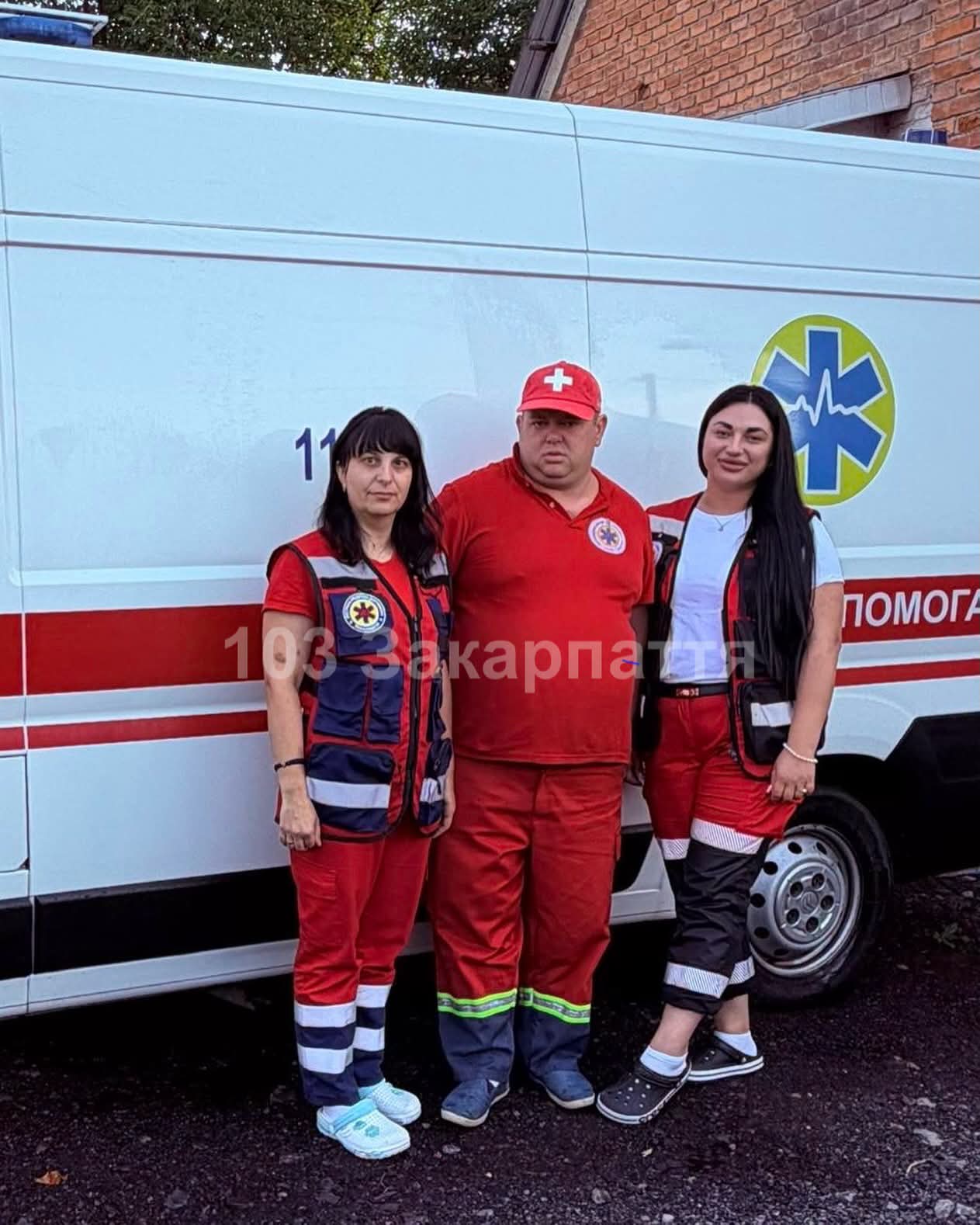 На Закарпатті 14-річна дівчина випала з вікна багатоповерхівки: У якому стані дитина