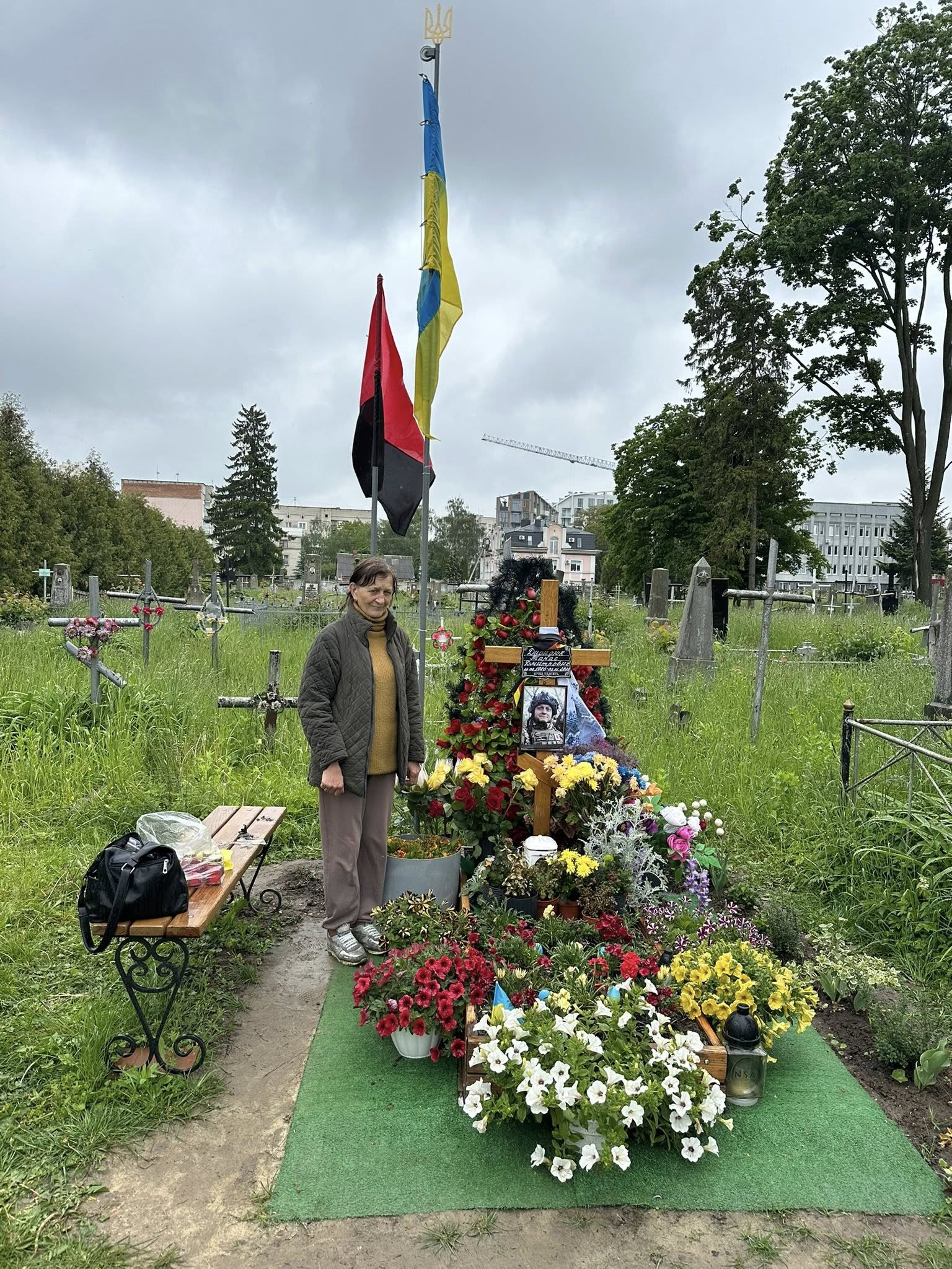 На Рівненщині осквернили могилу Героя: Деталі