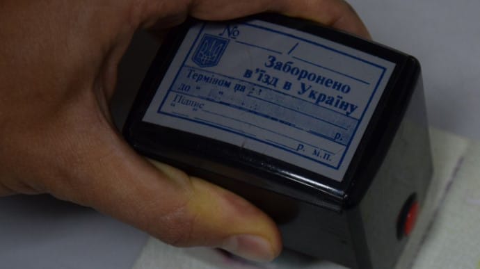 Незаконно відвідувала Крим: російській акторці заборонили в'їзд в Україну