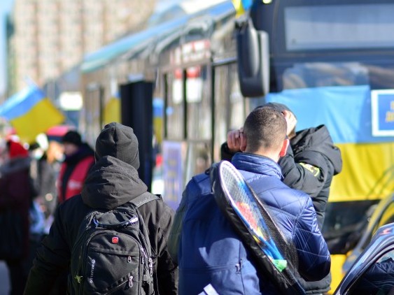 Немає чого ховатись за спідницями. У РНБО відреагували на петиції про дозвіл виїжджати чоловікам з України