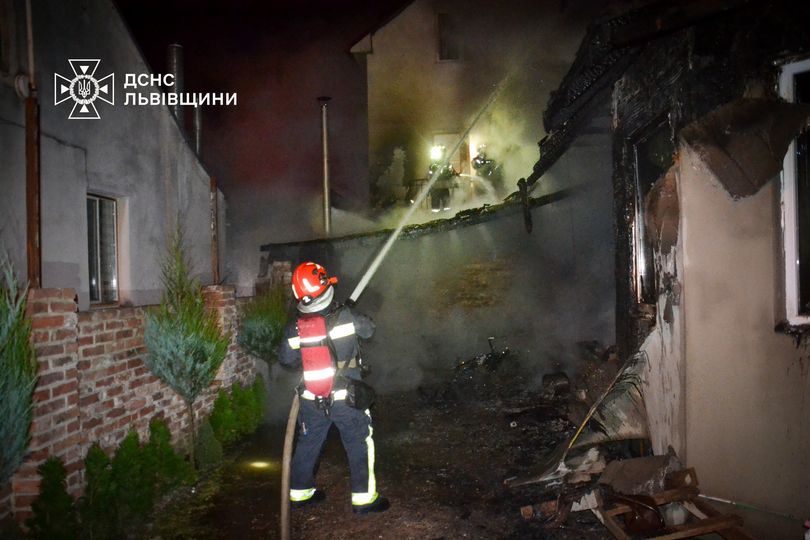 У Львові горів двоповерховий житловий будинок