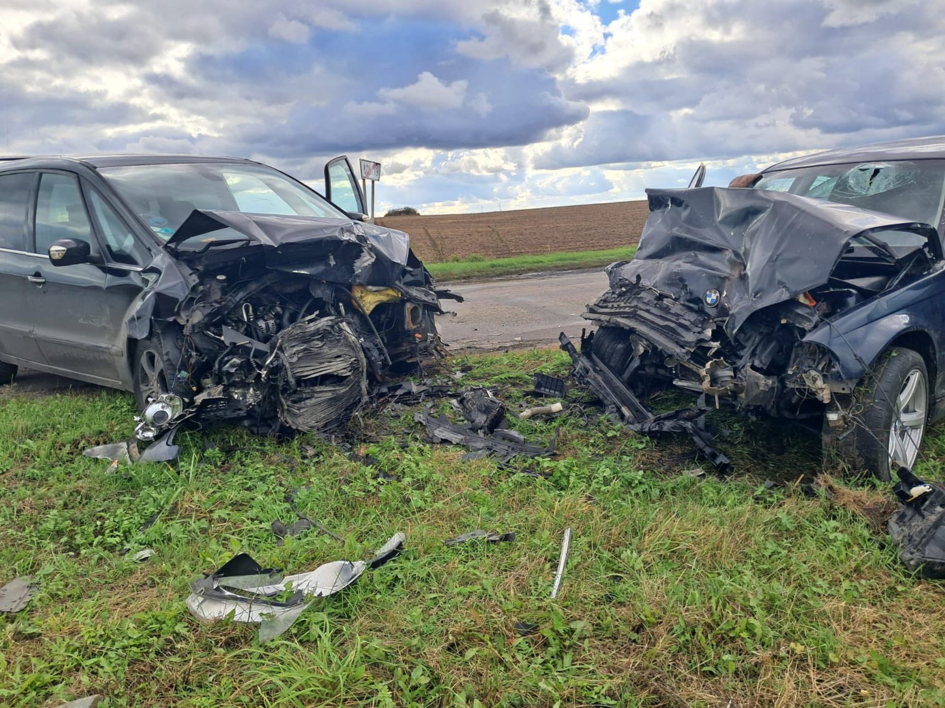 На Львівщині сталася потужна автотроща: фото з місця аварії