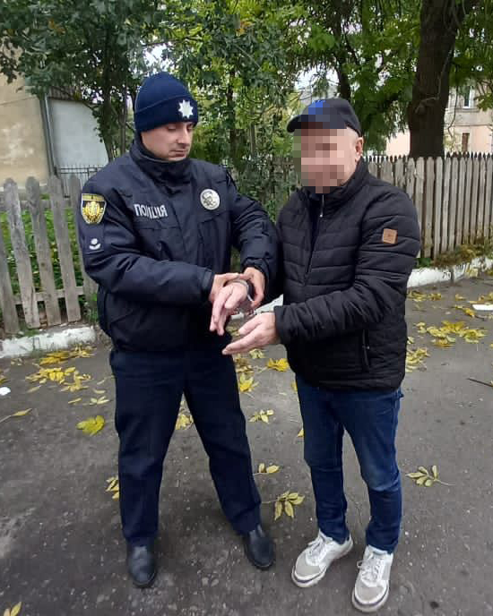 У Червонограді чоловік смертельно поранив товариша по чарці