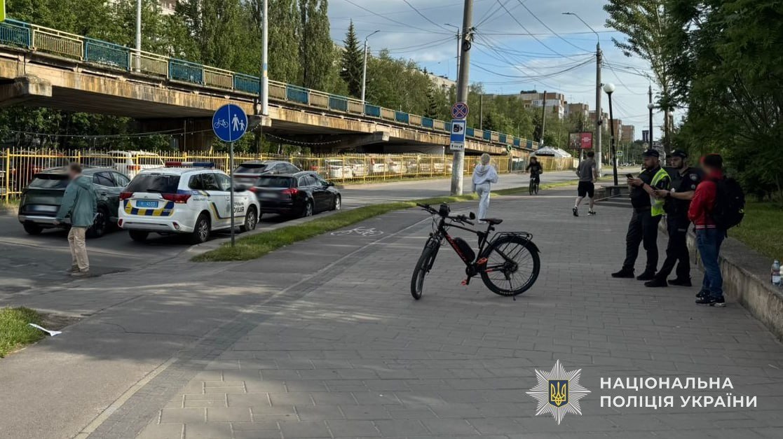 У Львові велосипедист збив жінку: постраждала у лікарні