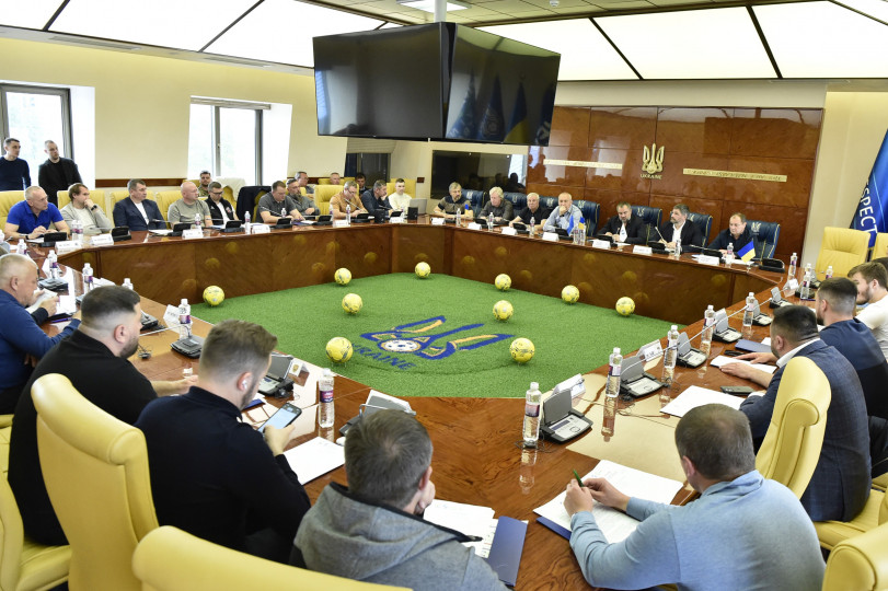Українському футболу бути. Клуби Прем’єр-ліги вирішили проводити наступний сезон