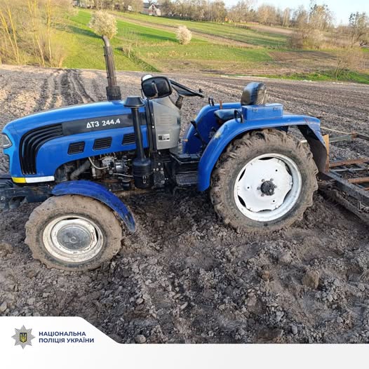 На Львівщині трирічна дитина впала під колеса трактора