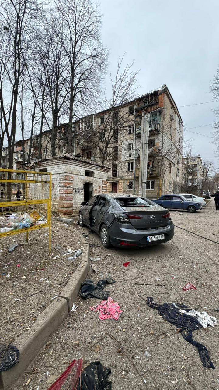 Росіяни вдарили по житлову масиву Харкова КАБами. Є жертви, поранено немовля. Оновлено