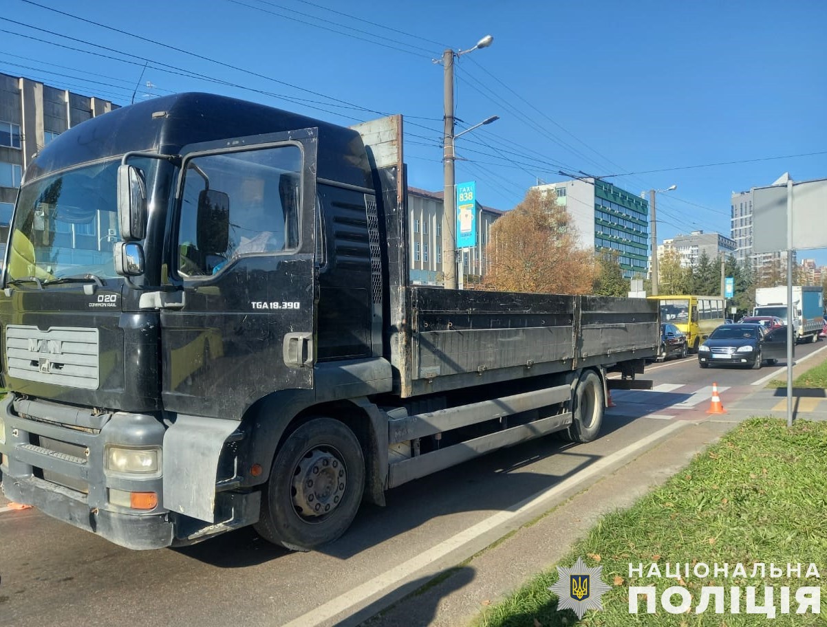 У Львові водій вантажівки збив 82-річну жінку