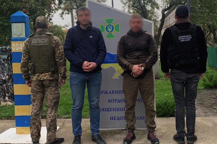Щоб втекти з України, двоє ухилянтів сховалися в полі... серед диких кабанів