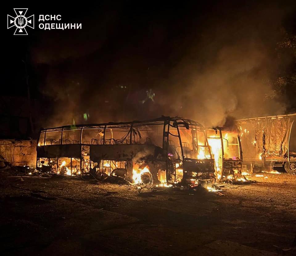 Армія РФ атакувала Одесу: пошкоджено будинки, навчальний заклад, газові труби. Є загиблий