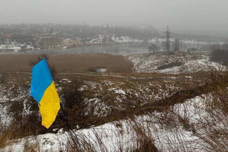 В окупованій Макіївці до Дня соборності замайорів синьо-жовтий прапор