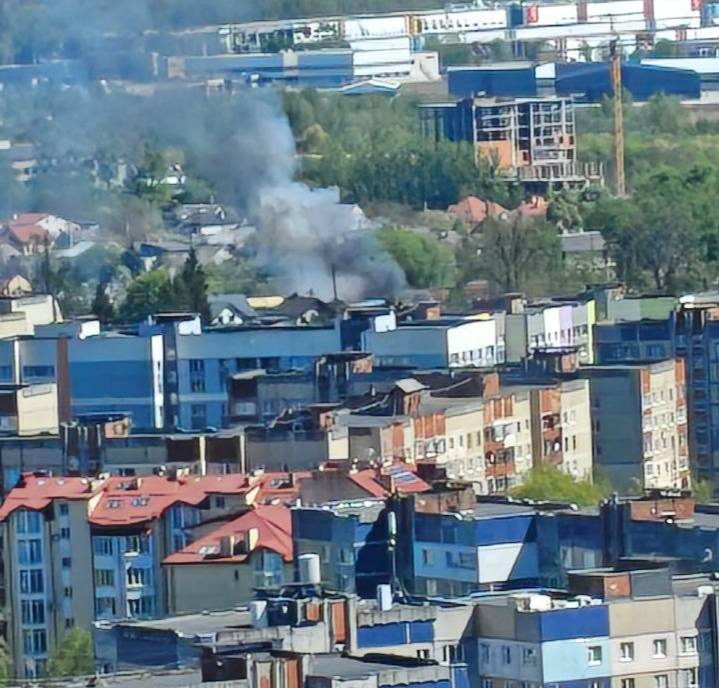 У Львові на Сихові сталася пожежа: З'явилося перше фото
