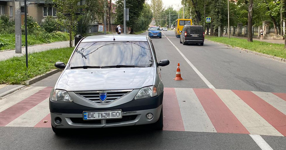 У Львові водій «Дачії» збив жінку на пішохідному переході