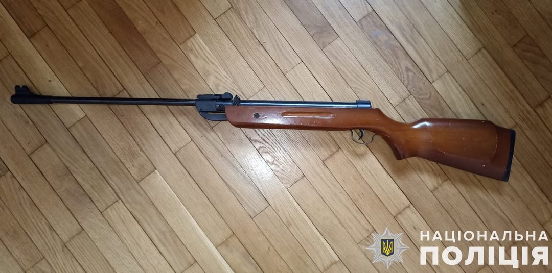 На Львівщині вистрелила пневматична рушниця, якою гралися діти: 4-річна дівчинка у лікарні
