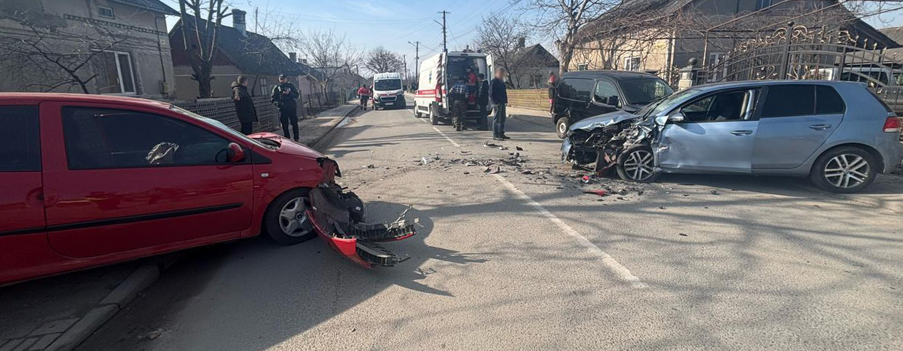 На Львівщині сталася ДТП за участі трьох автомобілів: є травмовані (фото)
