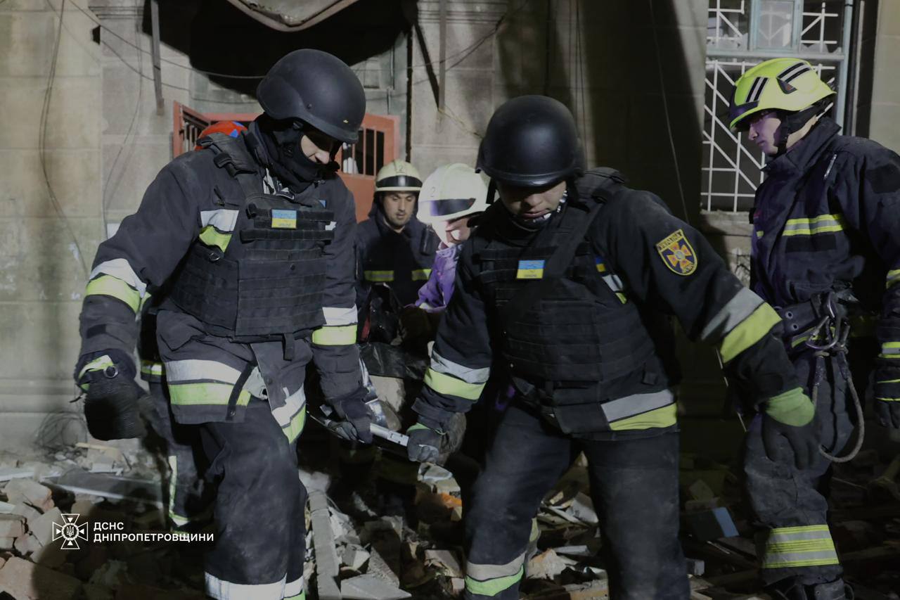 У Дніпрі завершили рятувальну операцію: з-під завалів витягнули ще одну жертву