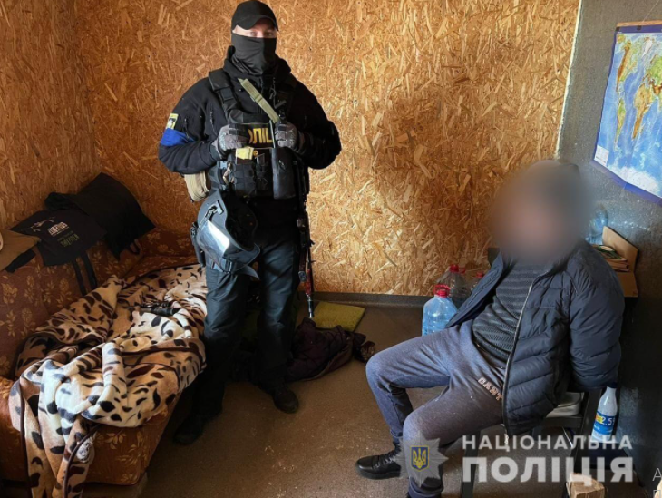 На Одещині у «кримінального авторитета» вилучили 5 кг наркотиків та майже тисячу патронів
