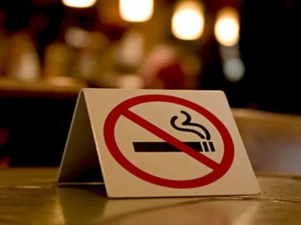 В Україні з 11 липня заборонено куріння у громадських місцях