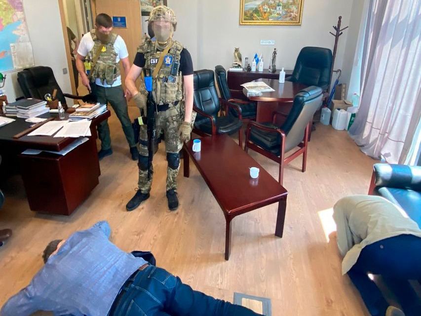 Вимагали 2,5 млн доларів за посаду нардепа: у Києві затримали «на гарячому» керівників політичної партії