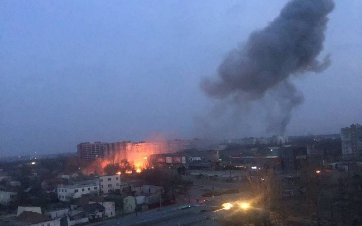 В окупованих Бердянську та Донецьку вибухи. Райони міст залишилися без електрики