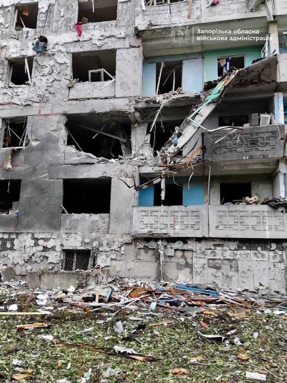 РФ атакувала Степногірськ на Запоріжжі: пошкоджено багатоповерхівку (фото)