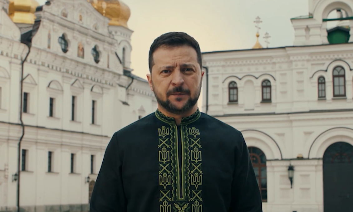 «Небеса бачать нашу віру і твердість». Зеленський привітав із Великоднем